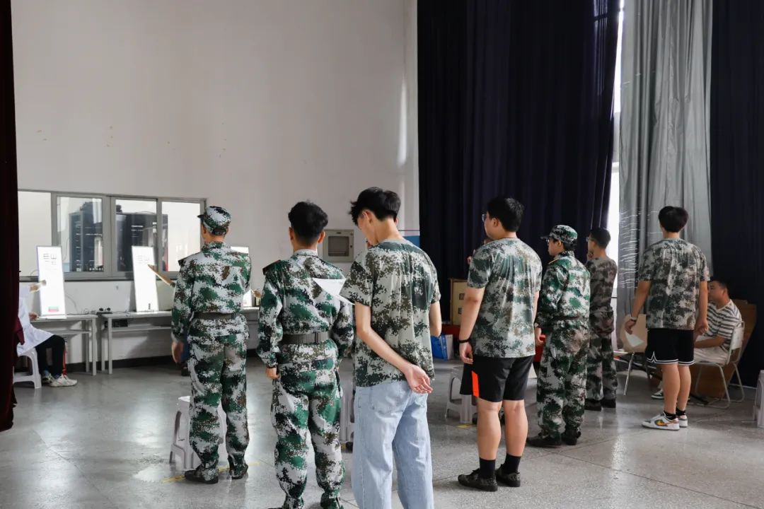 守护「睛彩视界」：成都中医大银海眼科医院眼健康管理科团队走进成都东软大学