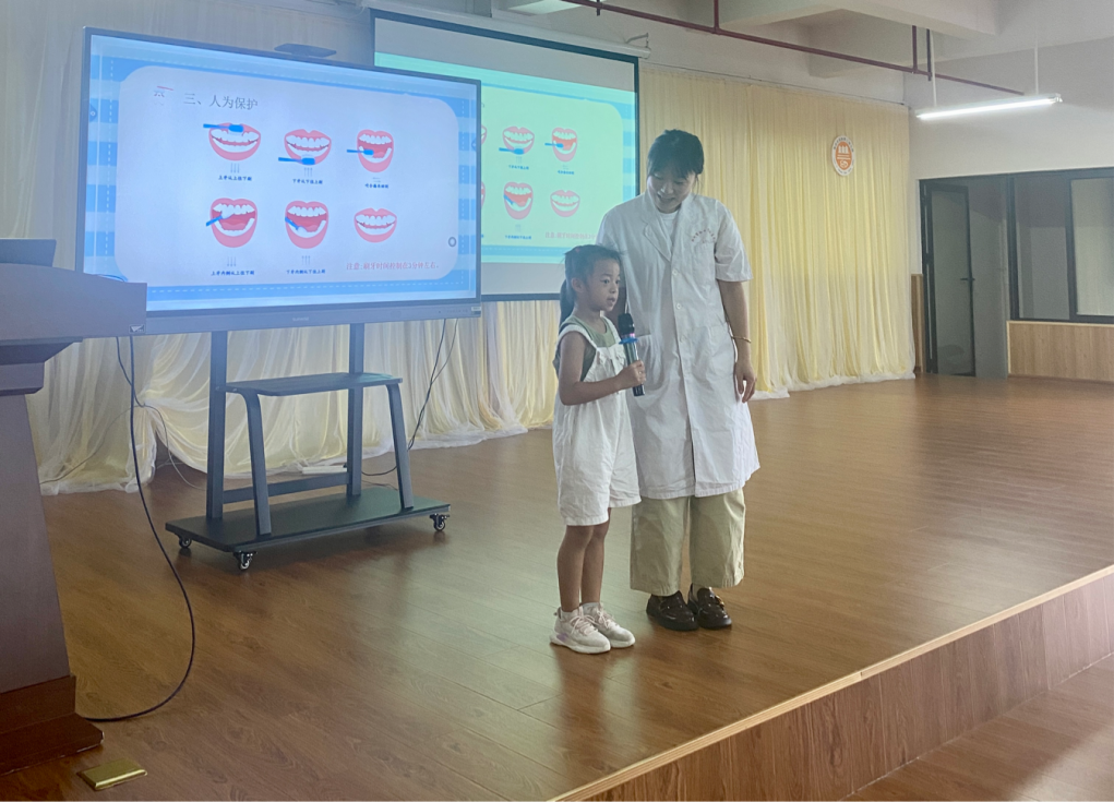 全国爱牙日:守护健康,从「齿」开始!柳州市红十字会医院口腔科走进校园开展爱牙护牙宣讲活动