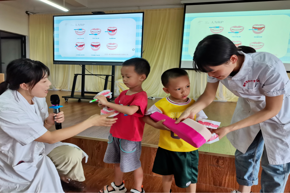 全国爱牙日：守护健康，从「齿」开始！柳州市红十字会医院口腔科走进校园开展爱牙护牙宣讲活动
