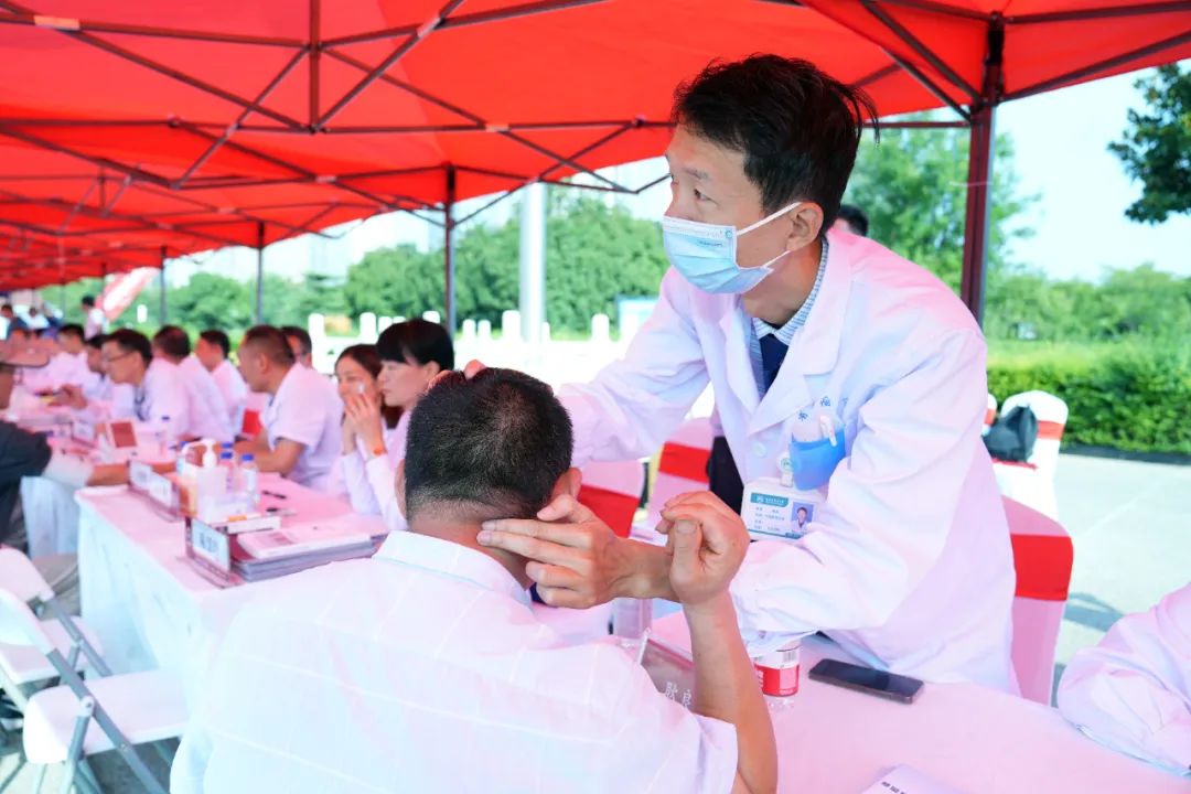全国大型义诊活动周：河南省肿瘤医院医护人员在行动