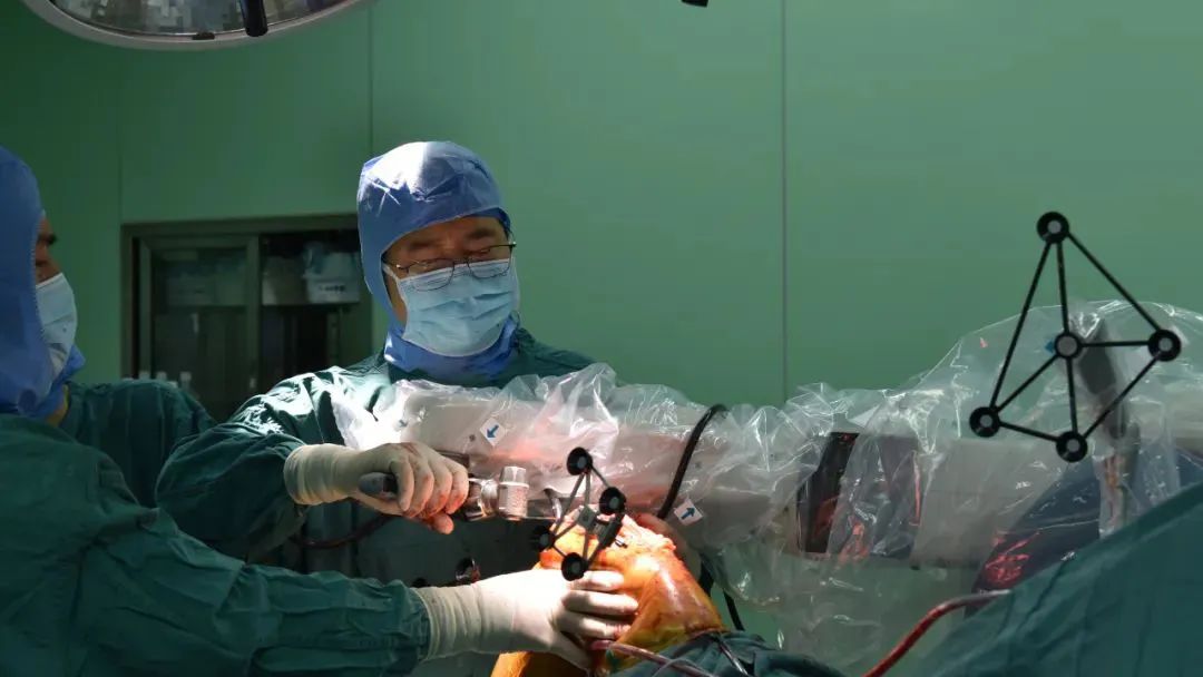 徐州仁慈医院助力高龄老人顺利完成膝关节置换术