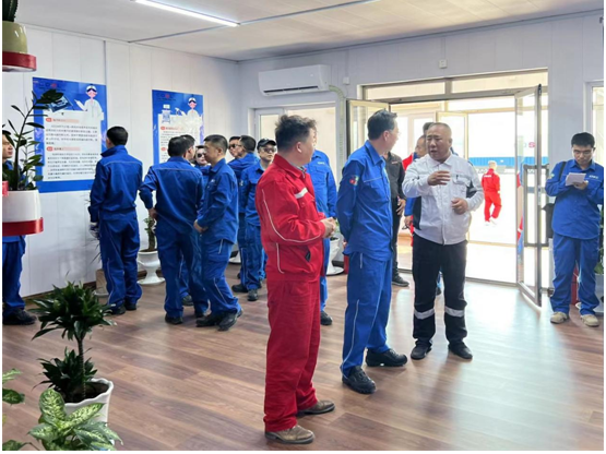 中国海洋石油集团有限公司党组书记、董事长汪东进一行莅临米桑油田区域健康服务中心调研指导