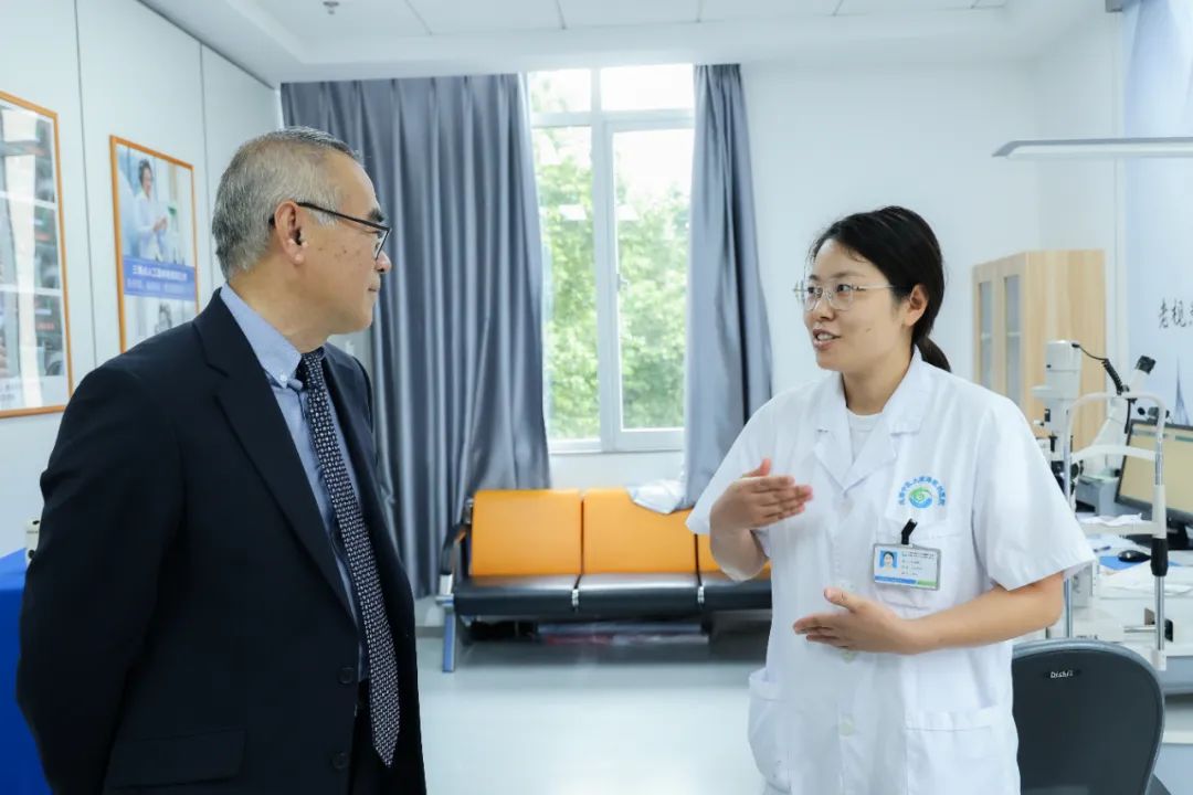 英国卡迪夫大学医学院中国事务院长姜文国教授一行访问成都中医大银海眼科医院