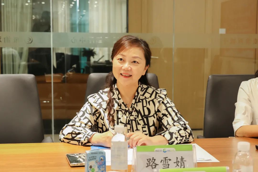 英国卡迪夫大学医学院中国事务院长姜文国教授一行访问成都中医大银海眼科医院