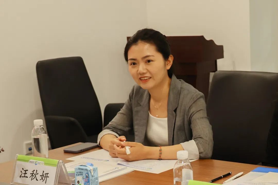 英国卡迪夫大学医学院中国事务院长姜文国教授一行访问成都中医大银海眼科医院