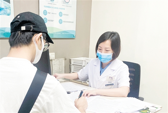 江门爱尔新希望眼科医院为女子行精雕 C+近视手术,实现「量眼定制」