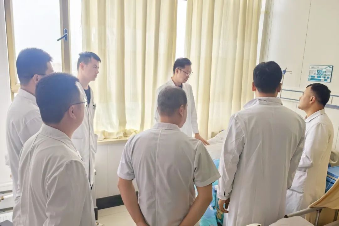 加强交流合作 携手共谋发展：喀什地区第一人民医院赴莎车县人民医院开展交流义诊活动