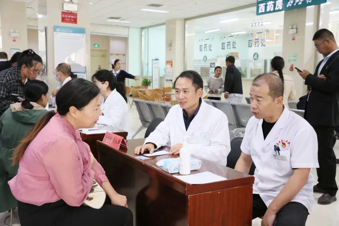 加强交流合作 携手共谋发展：喀什地区第一人民医院赴莎车县人民医院开展交流义诊活动