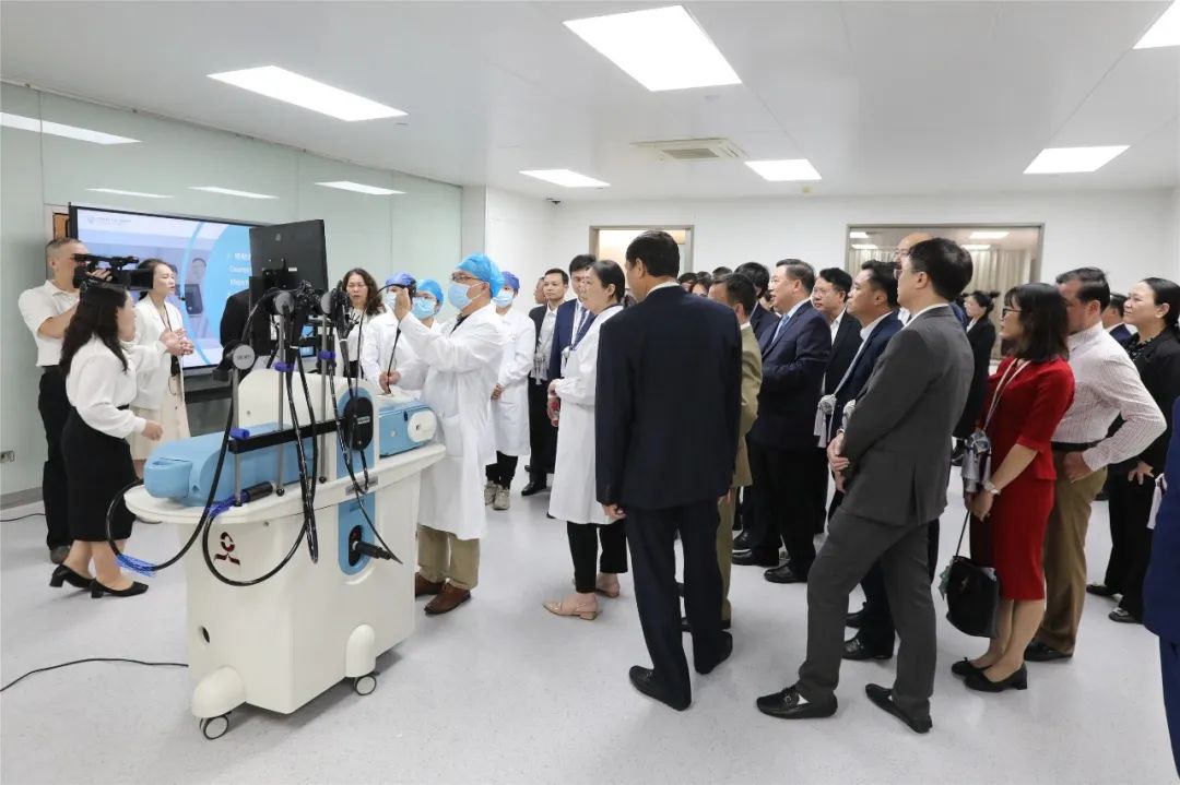 越南高平、广宁、谅山、河江边境四省卫生系统代表团莅临广西医科大一附院参观交流