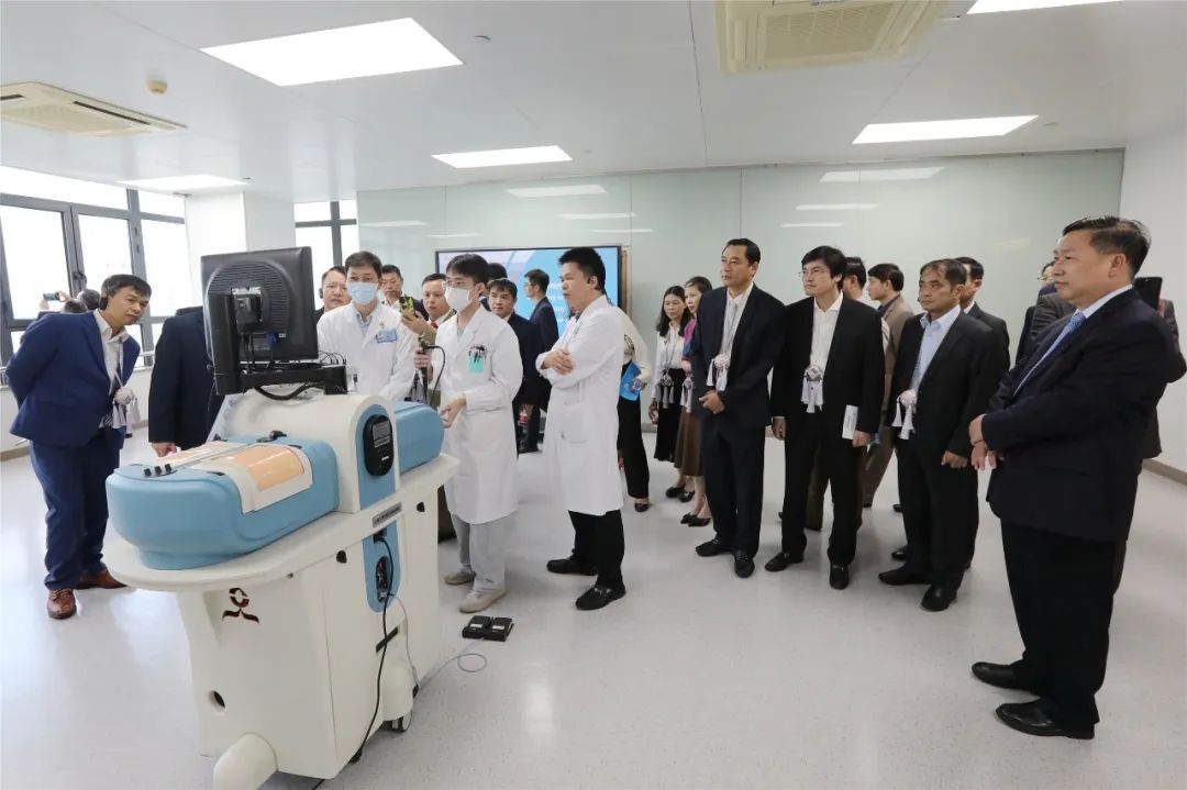 越南高平、广宁、谅山、河江边境四省卫生系统代表团莅临广西医科大一附院参观交流