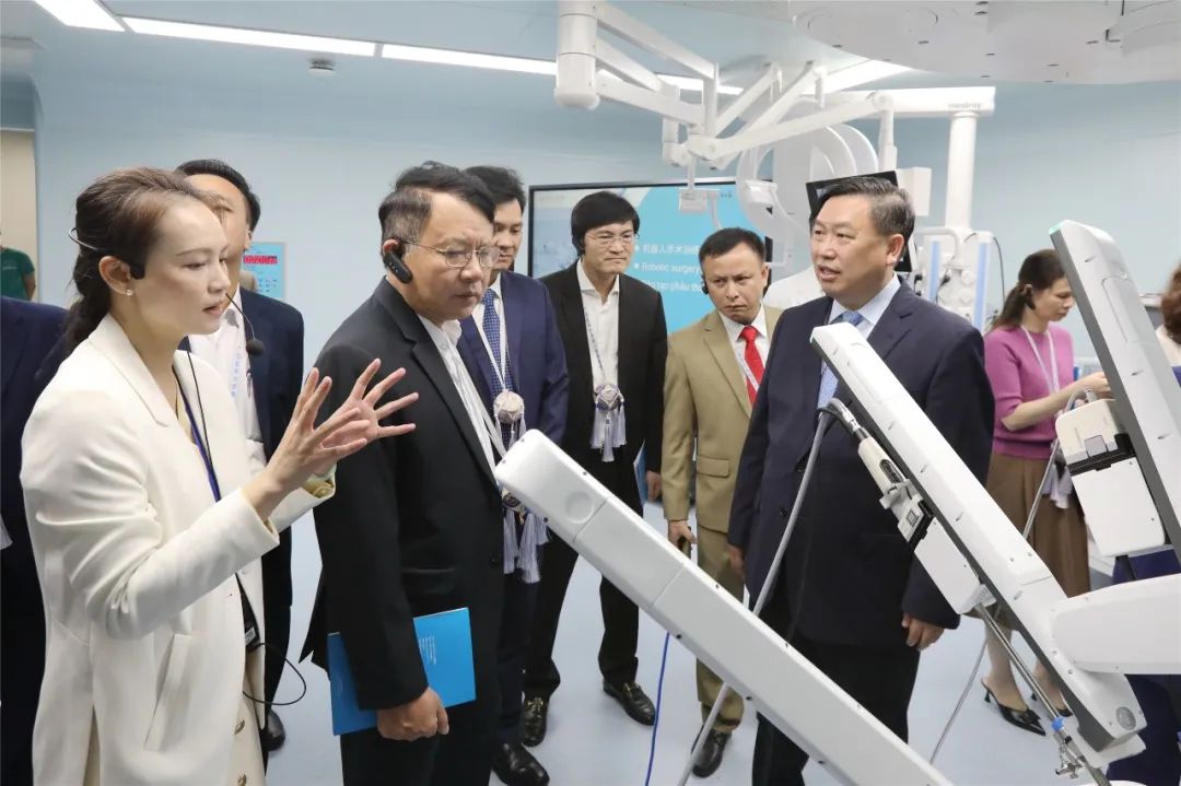 越南高平、广宁、谅山、河江边境四省卫生系统代表团莅临广西医科大一附院参观交流