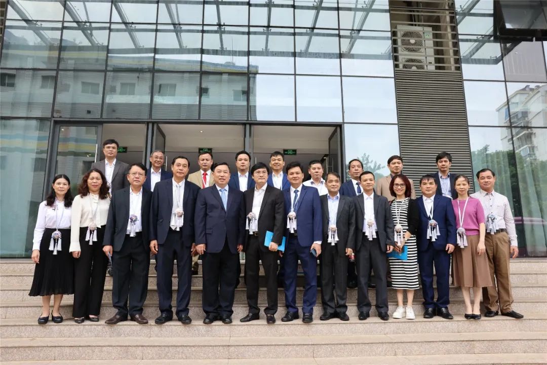 越南高平、广宁、谅山、河江边境四省卫生系统代表团莅临广西医科大一附院参观交流