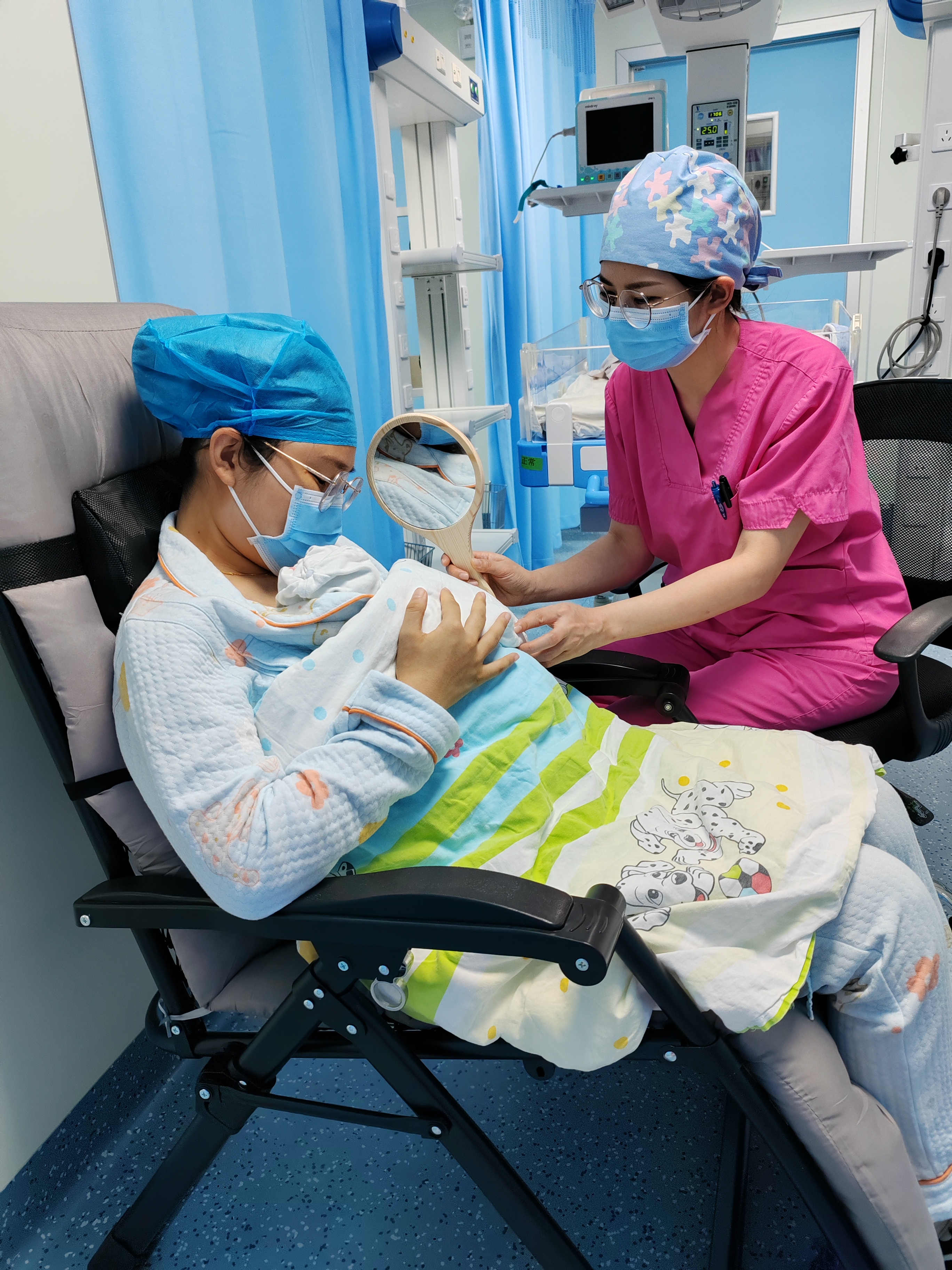 给早到天使最温暖的怀抱：自治区南溪山医院新生儿科开展袋鼠式护理