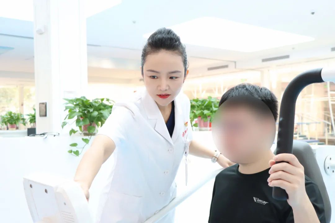 西安高新医院康复病院副院长杨昆荣获 2023 年度中国康复医学会「优秀康复医师」荣誉称号