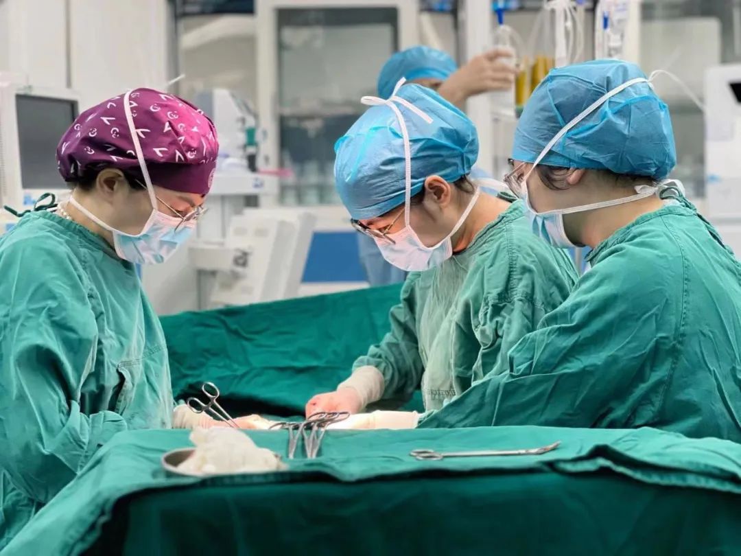 28 岁女子宫颈机能不全！攀枝花市妇幼保健院医生用 3 次宫颈环扎留住「试管龙凤胎」