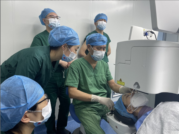 宜昌华厦眼科医院霍鸣：有口皆碑的「光明掌门人」