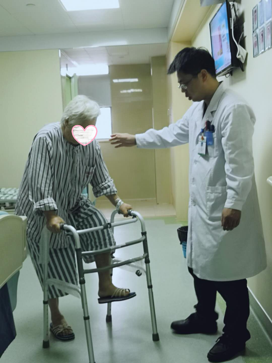 67 岁老人髋部骨折，广西中医药大学一附院迅速响应，顺利完成手术