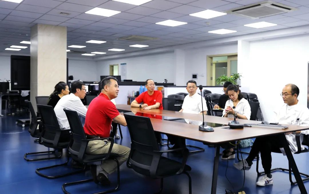青海省海南藏族自治州人民医院来常州二院参观交流