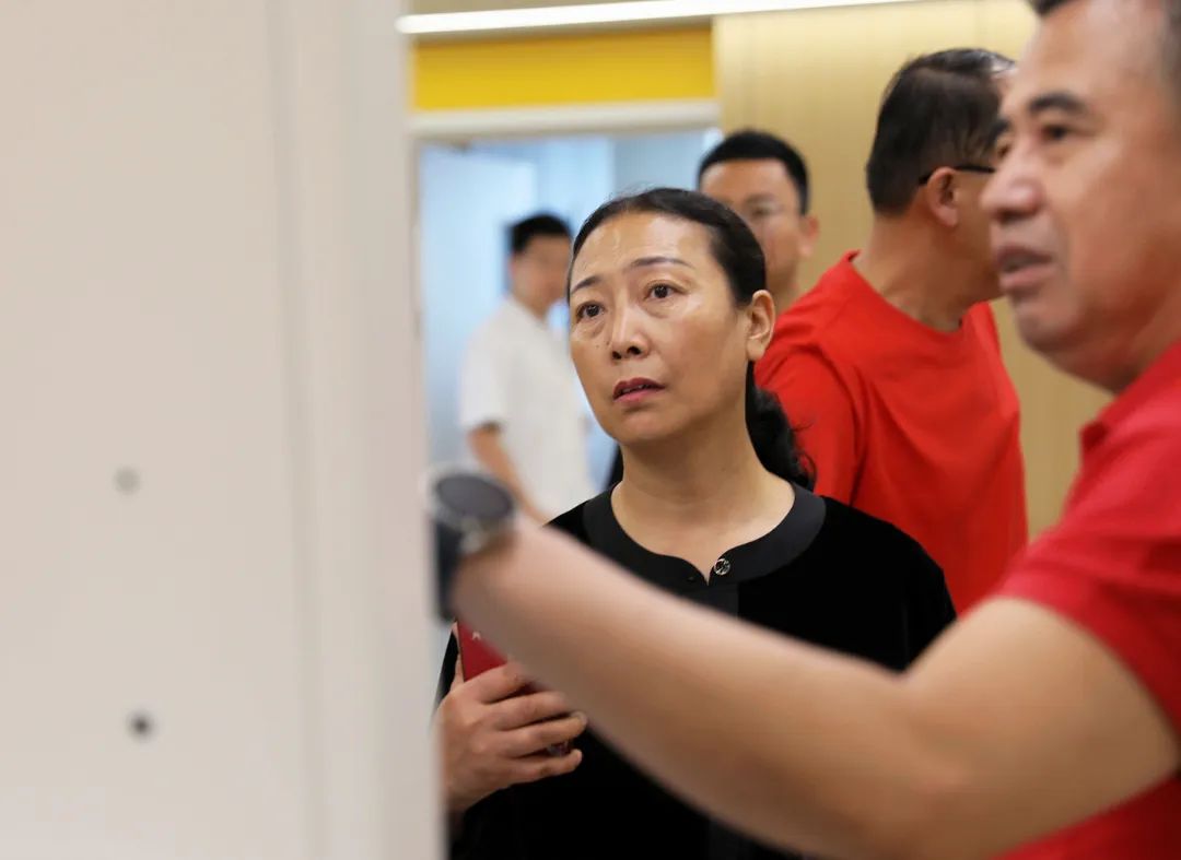 青海省海南藏族自治州人民医院来常州二院参观交流