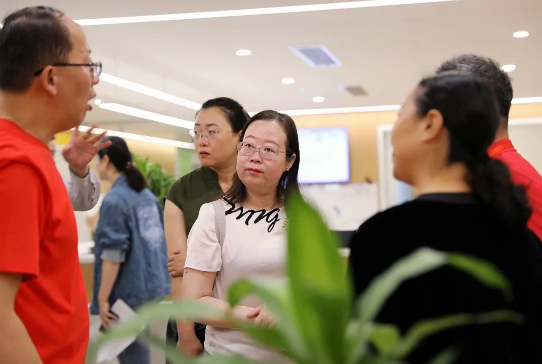 青海省海南藏族自治州人民医院来常州二院参观交流