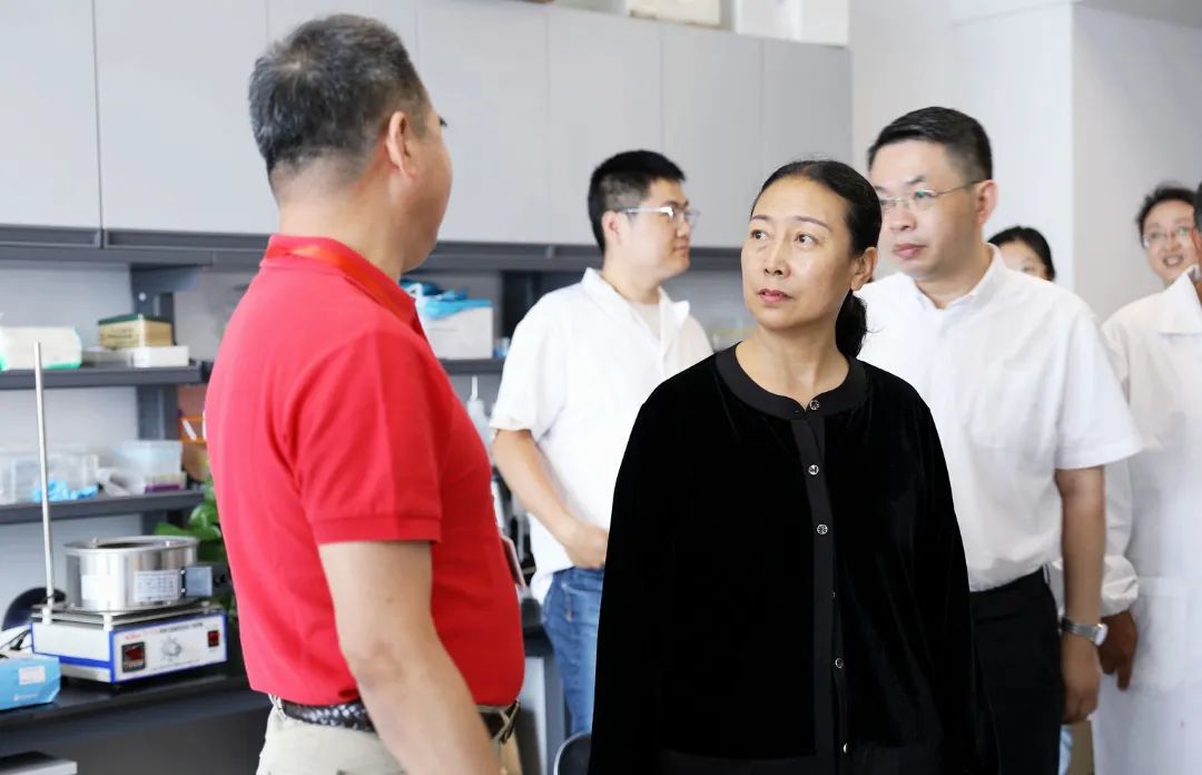 青海省海南藏族自治州人民医院来常州二院参观交流