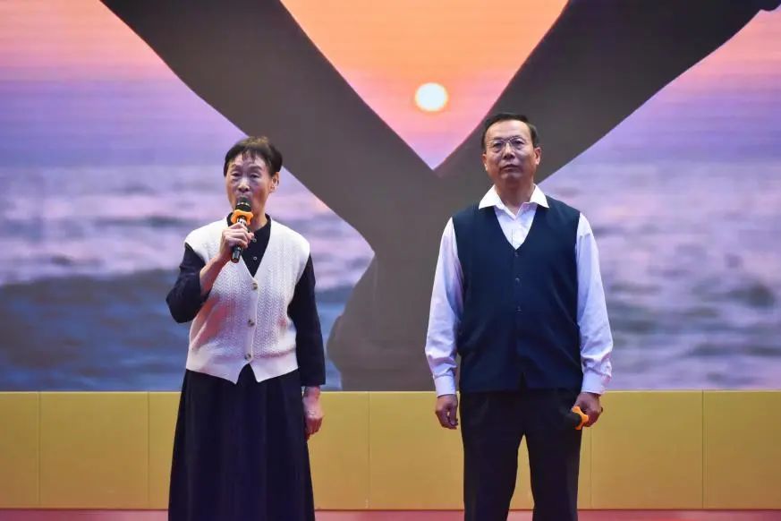 99 对老人的甜蜜故事！「如此生活·如此幸福」潍坊市第三届金婚银婚盛典举行