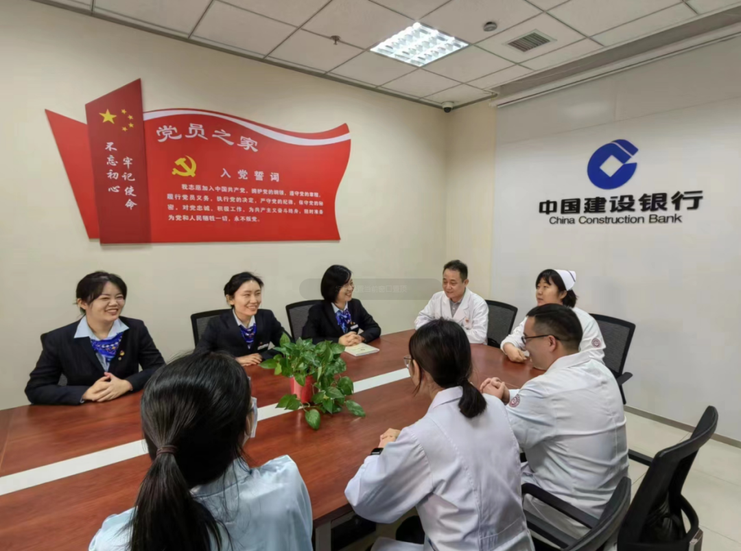 中医服务送温暖 爱心义诊暖重阳：西安市中医医院第八党支部举行关爱老人系列义诊活动