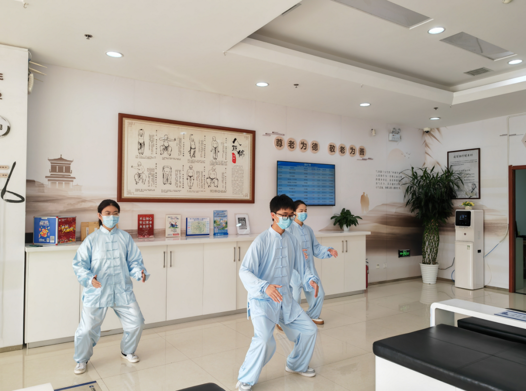 中医服务送温暖 爱心义诊暖重阳：西安市中医医院第八党支部举行关爱老人系列义诊活动