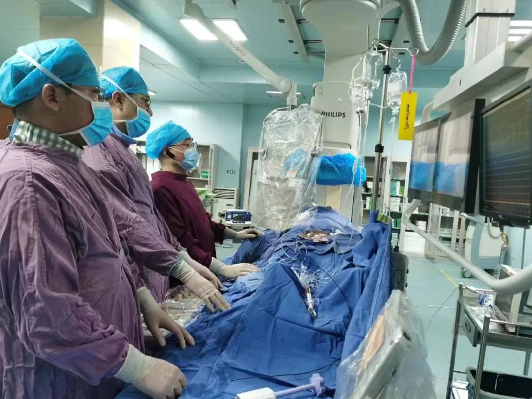 惊险！塔县游客突发急性心肌梗死，喀什地区第一人民医院接力救治成功助其转危为安！