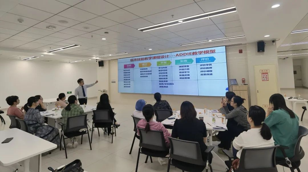 医学模拟精品课程开发骨干师资培训班及产科院前急救规范化处置第十期培训班成功举办