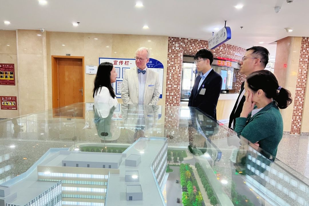 国际知名血液病专家 Andreas E.Kulozik 教授受邀来北京高博博仁医院参观交流