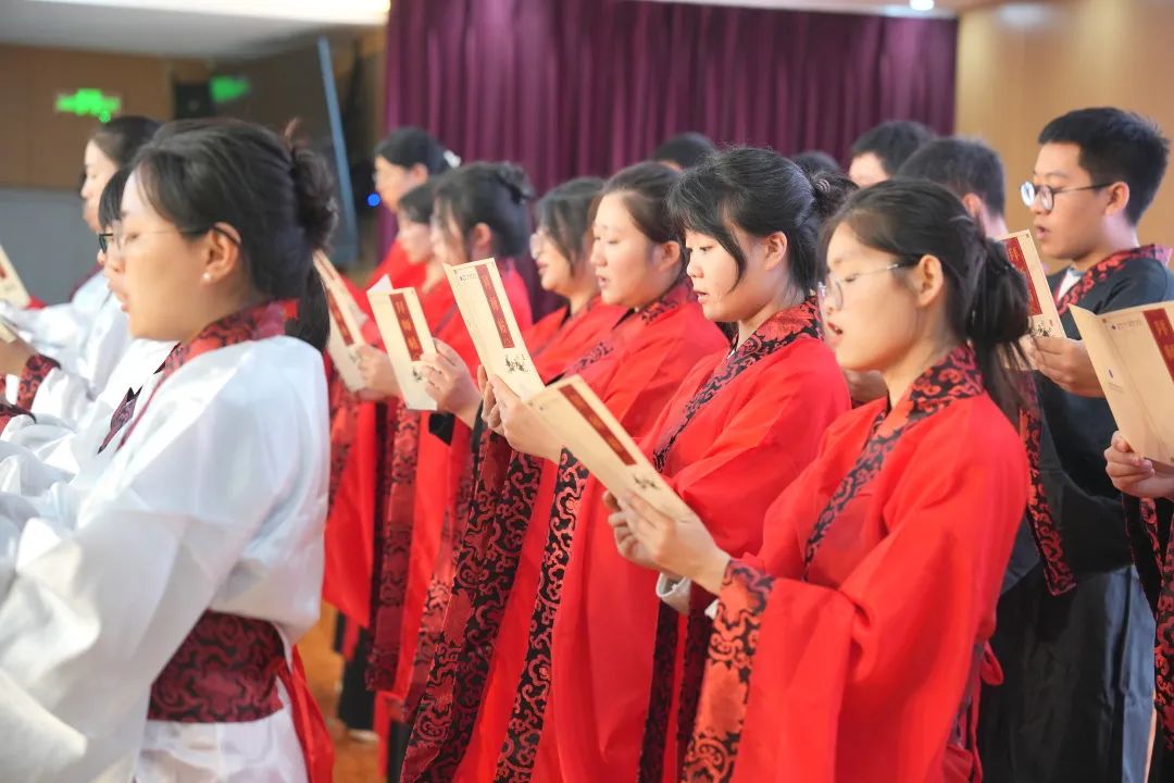 「师父，请喝茶！」眉山市中医医院近百人参与的拜师会，仪式感十足！