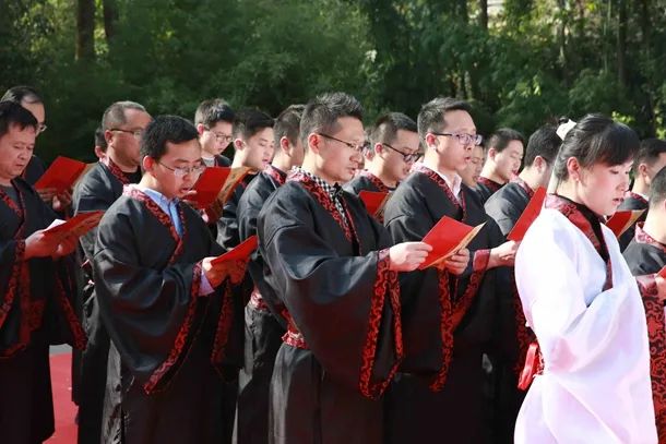 「师父，请喝茶！」眉山市中医医院近百人参与的拜师会，仪式感十足！