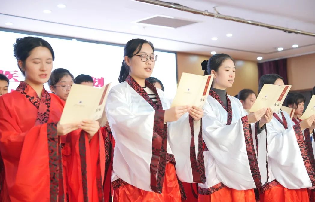 「师父，请喝茶！」眉山市中医医院近百人参与的拜师会，仪式感十足！