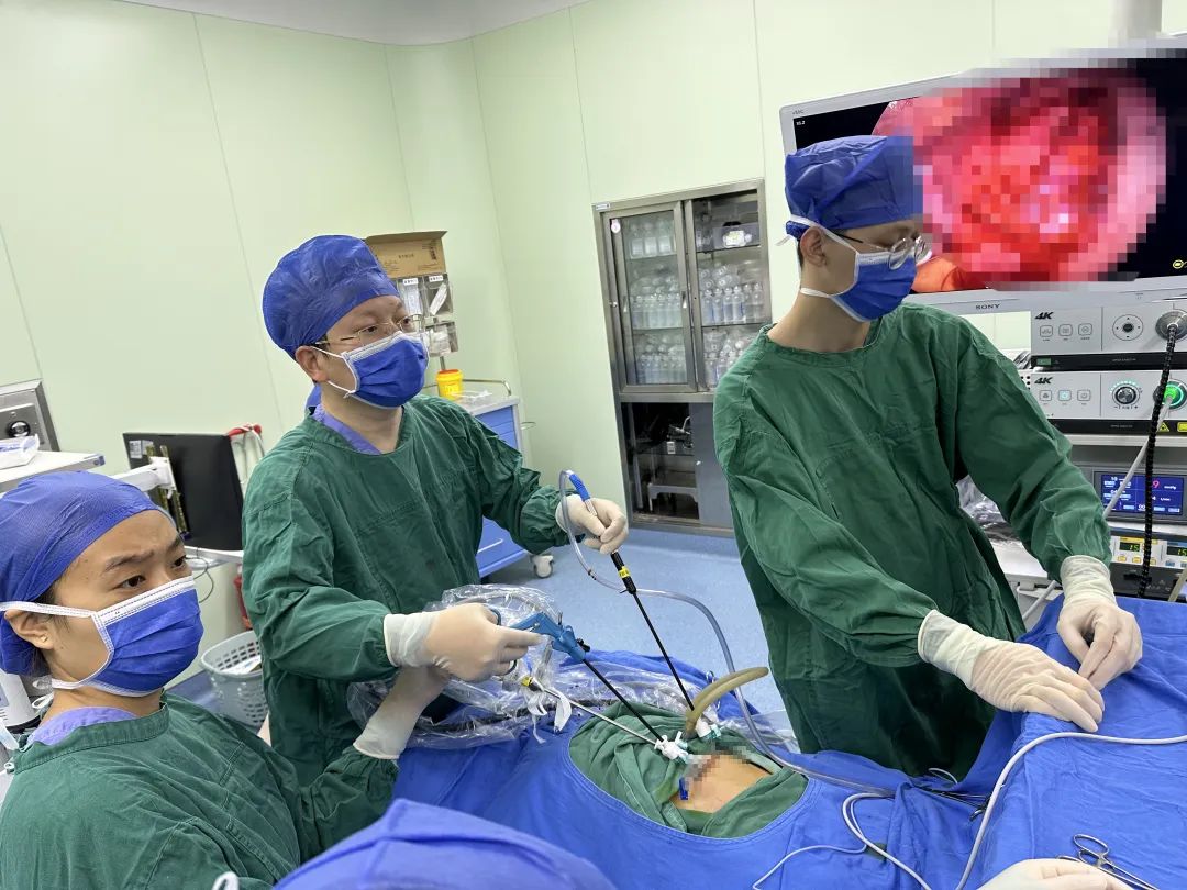 8 岁女孩来月经，腹腔镜微创术切除「作怪」的卵巢肿瘤