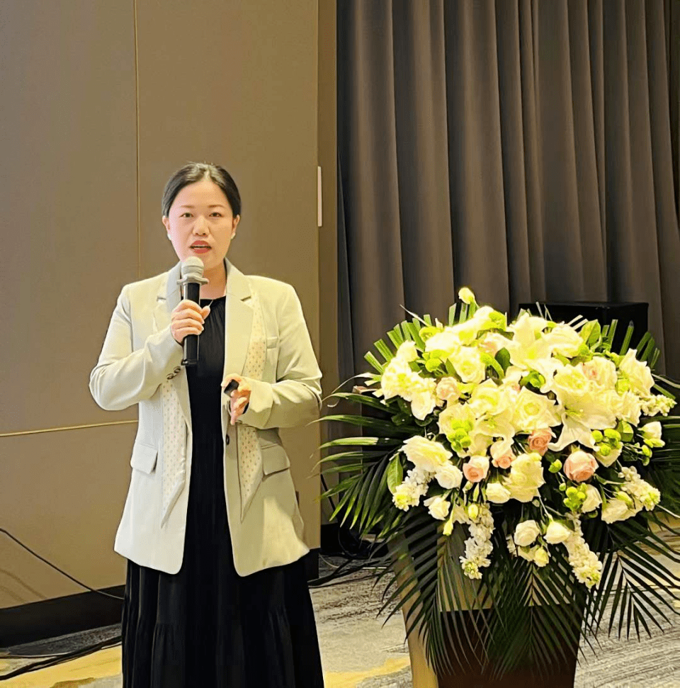 武汉普瑞眼科关念主任受邀担任 EVO ICL Specialist 国际认证培训讲师及评委