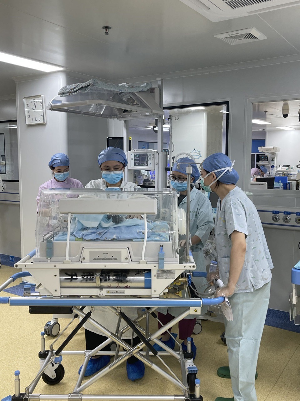 巴掌婴儿 55 天苦难之旅， 佛山市三水区人民医院高质量救治新模式保驾护航