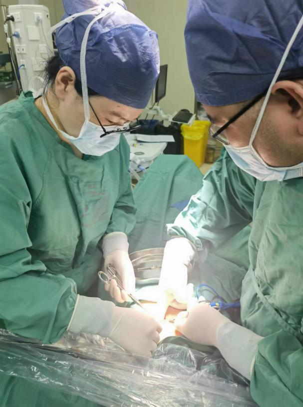 湾医万象丨七旬老太肚子里长了个「篮球」！这种肿瘤生长速度惊人