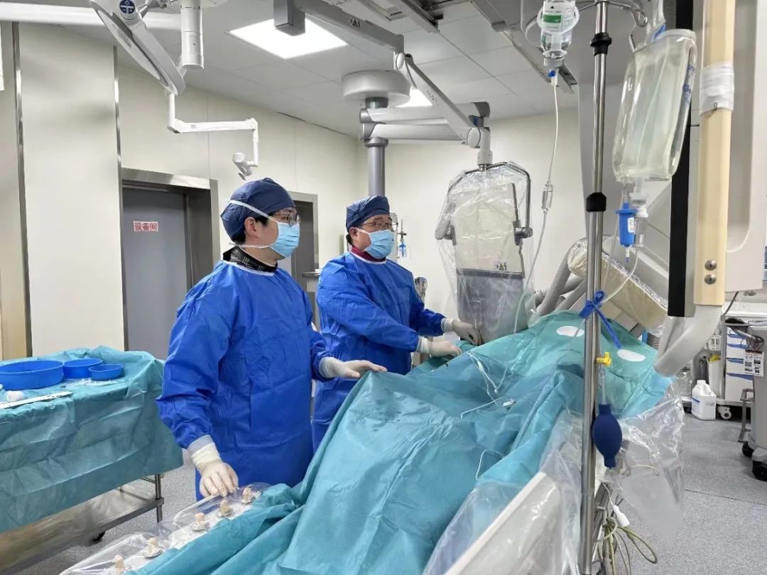 湾医万象丨 79 岁老人突发心梗！幸亏这个系统「转」得快