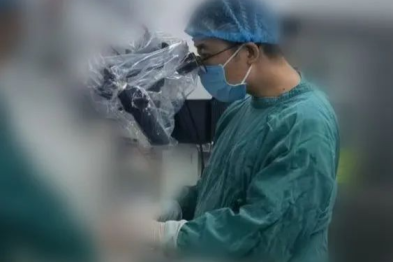 岳医微光——脊柱脊髓外科青年医生邓伟