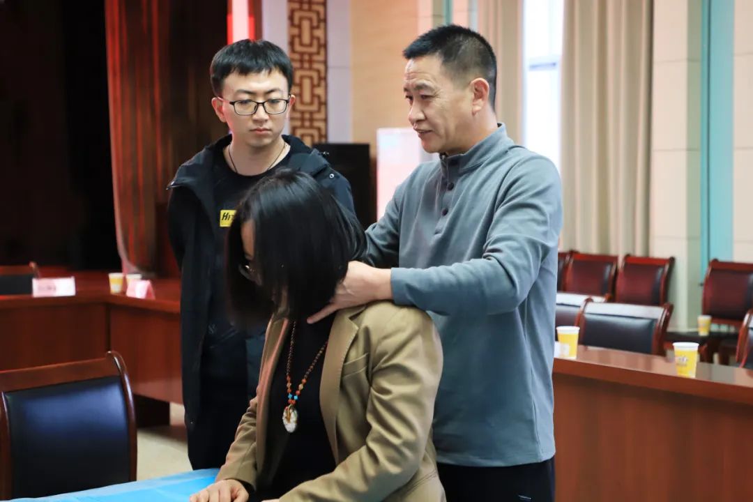 长治市中医医院召开中医师承教育基地培训班（第七期）暨藏汉民族医学学术交流座谈会