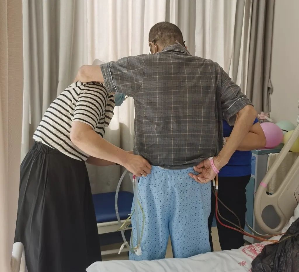 青岛大学附属医院 10 小时肝肾联合移植，成功卸下 40 斤腹部肿物