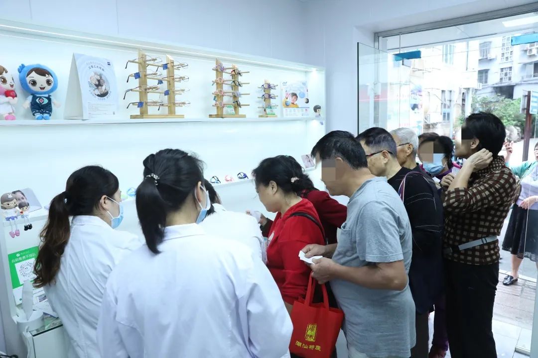 柳州市红十字会医院城中社区卫生服务中心眼视光门诊正式开诊