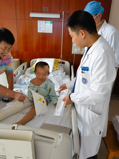 患儿命悬一线 ，北京大学国际医院多学科联合手术，护佑生命安全
