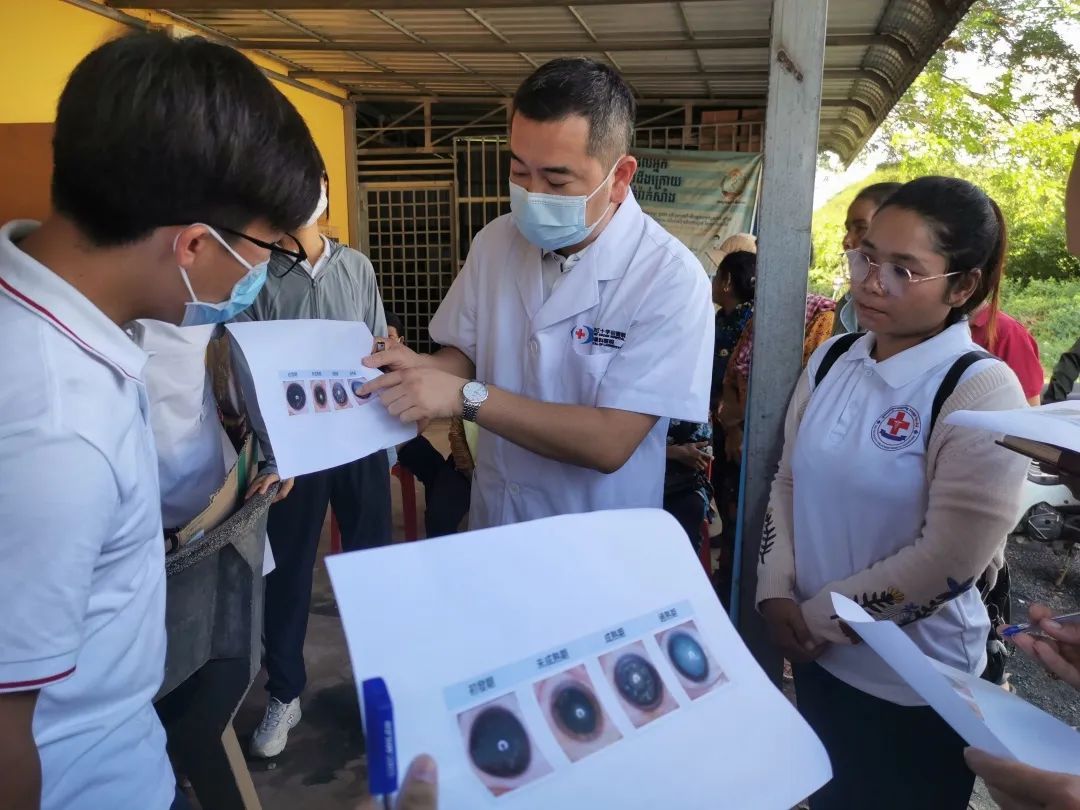 「授人以渔」——柳州市红十字会医院援外医疗队走进柬埔寨当地卫生所开展规范化医疗培训