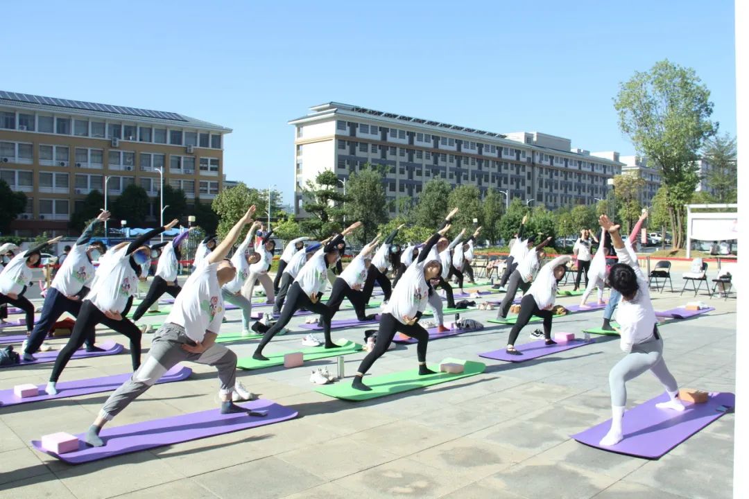 韶关市妇幼保健院举办韶关首场室外孕期瑜伽活动