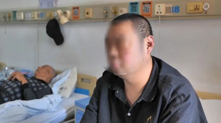 每天两瓶可乐，年轻男子患上骨质疏松症