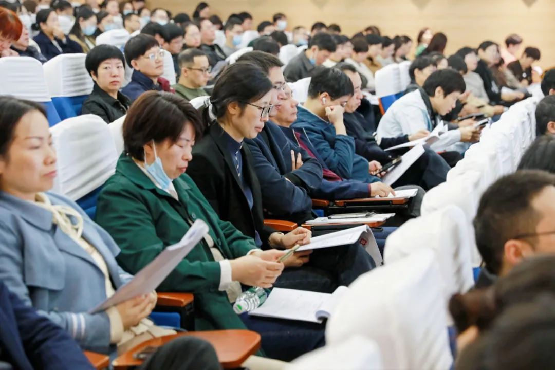 第 11 次组团!300 多位医护人员再次齐聚「咖啡馆」,为了干这件大事!