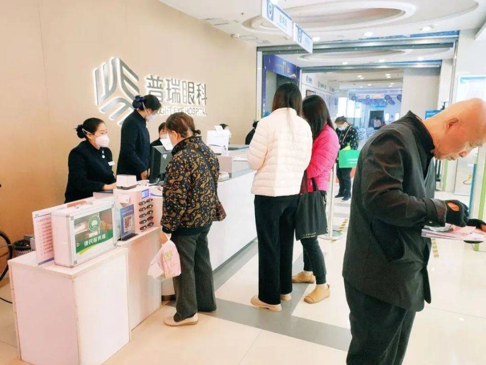 科普｜异物入眼应该如何处理？武汉普瑞眼科医生为你支招