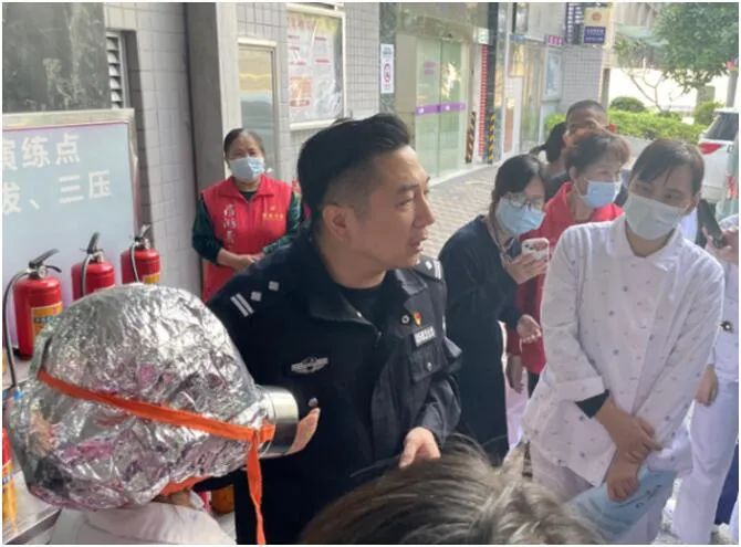 警医联动，共建平安医院｜2023 年消防安全宣传日暨行政二党支部主题党日活动